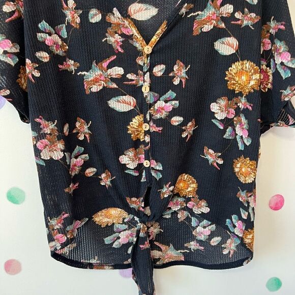 Navy Floral boutique Top  - Picture 5 of 5